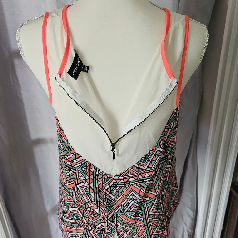 Geometric Patterned Women's Top Size Small - Picture 3 of 7